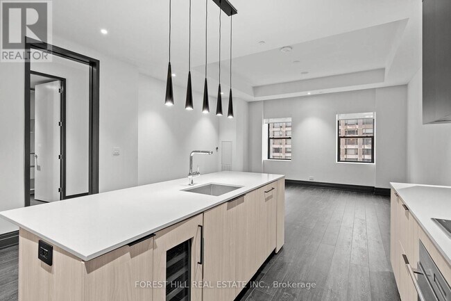 Photo du bâtiment - 2-1302 Avenue Rd