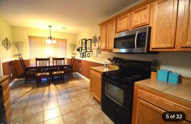 Foto del edificio - 351 Meadow Creek Dr