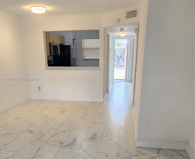 Foto del edificio - 902 NE 209th St
