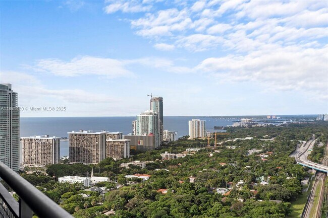 Foto del edificio - 60 SW 13th St