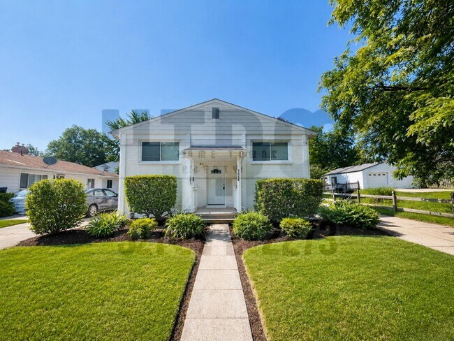 Building Photo - 1656 Greencrest Ave