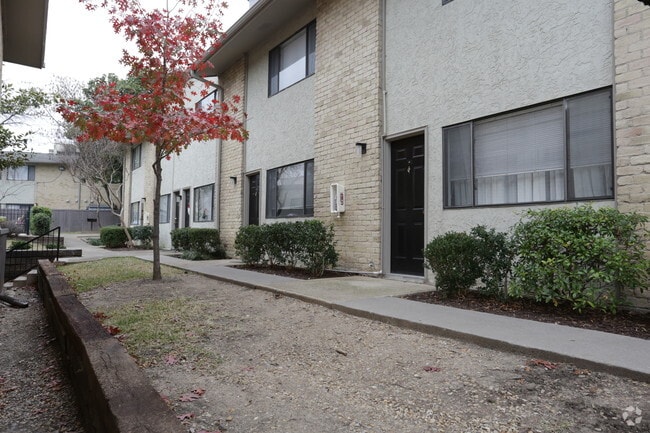 Building Photo - Lakefront Villas Apartments