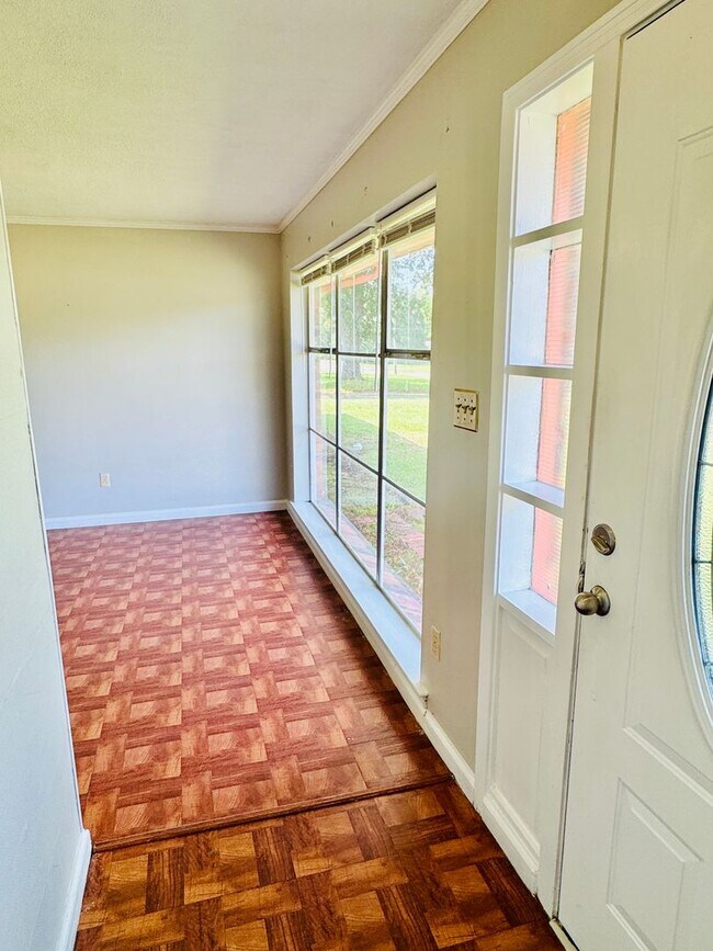 Foto del edificio - 3-Bedroom -Bright, Charming, and Move-In R...