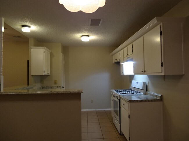 Foto del edificio - 13716 Sablecrest Dr