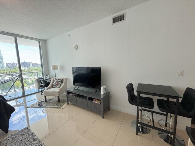 Foto del edificio - 79 SW 12th St