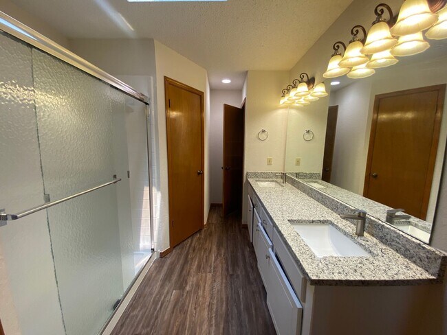 Foto del edificio - Edmond Schools - Newly Renovated 3 bedroom 2 bath