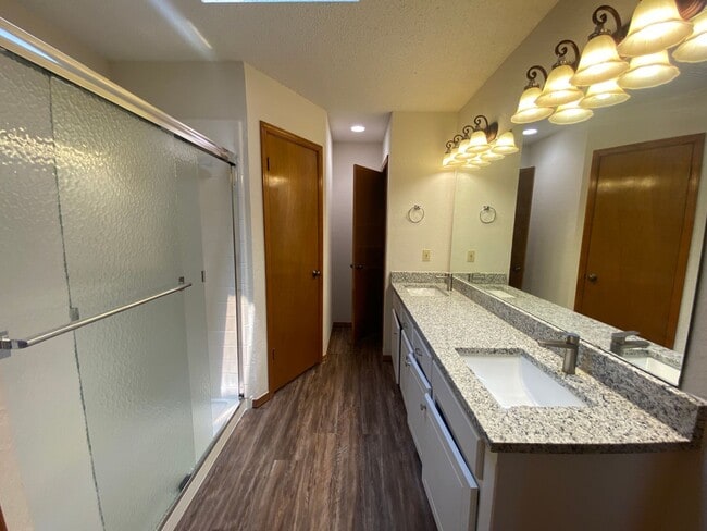 Photo - Edmond Schools - Newly Renovated 3 bedroom 2 bath House