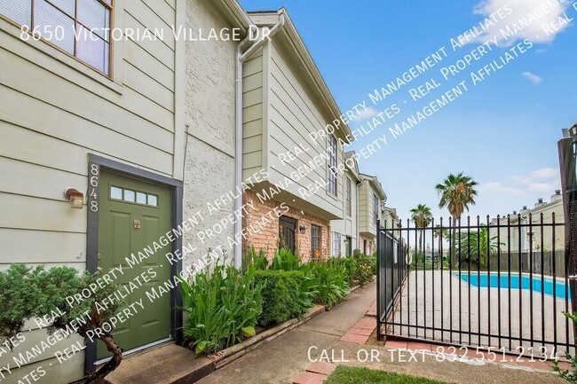 Building Photo - 8650 Victorian Village Dr