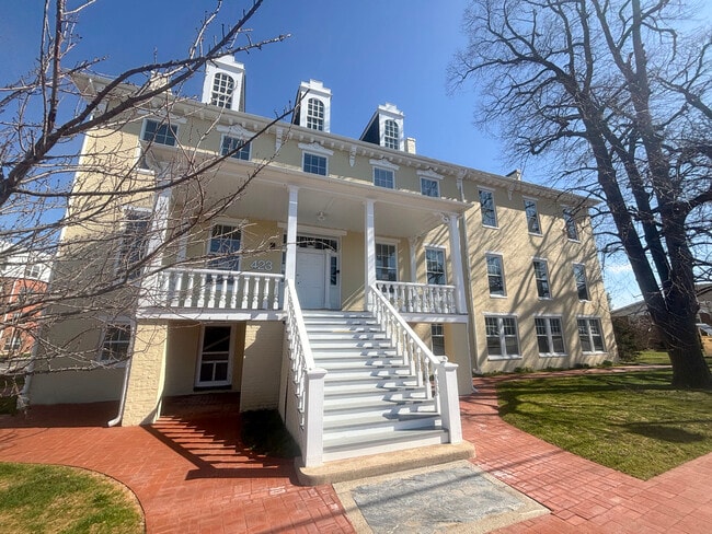 Building Photo - Overlook East