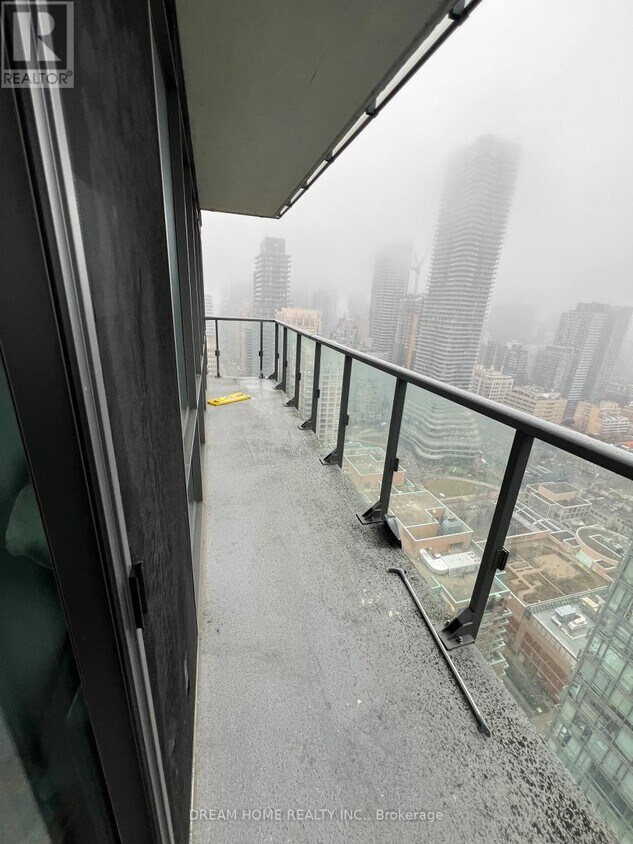 Building Photo - 832 Bay St.