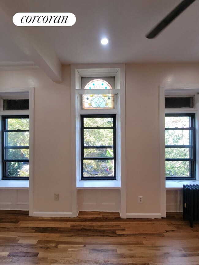 Foto del edificio - 382 Bainbridge St.