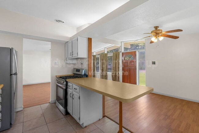 Building Photo - 800 Bobbins Ln