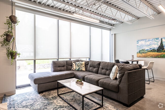 2BR, 2BA - 1086 SF - 6@Park