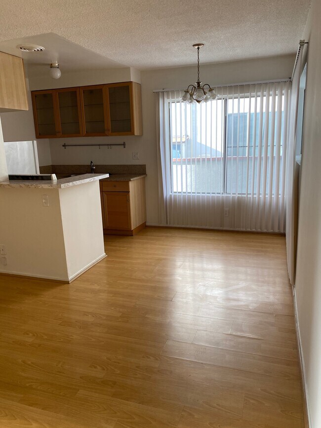 Foto del edificio - 4043 McLaughlin Ave