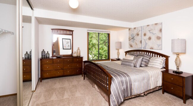 Master Bedroom - 1768 Jonquil Ln N