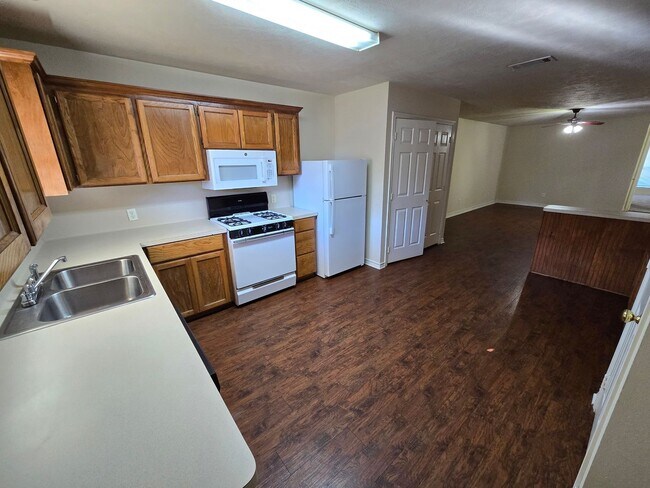 Foto del edificio - College Station - 3 Bedroom / 3 Bath duplex - Fenced in Yard.