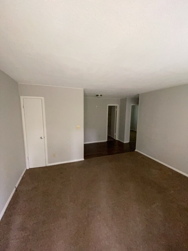 Building Photo - 5608 Spring Garden Ln
