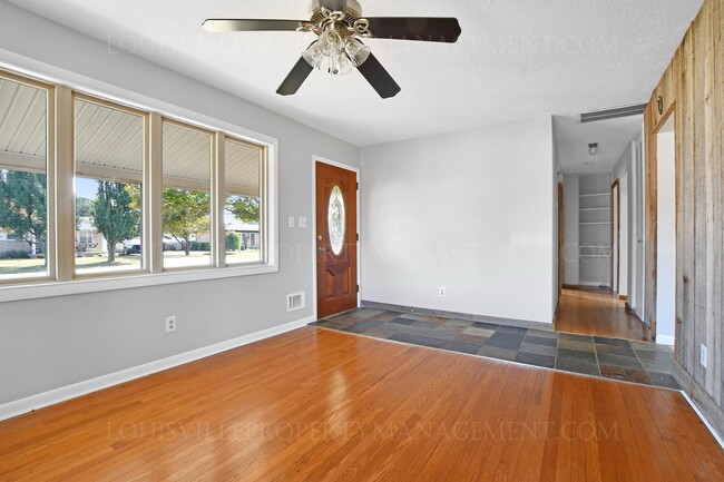 Foto del edificio - 8212 Devonshire Dr
