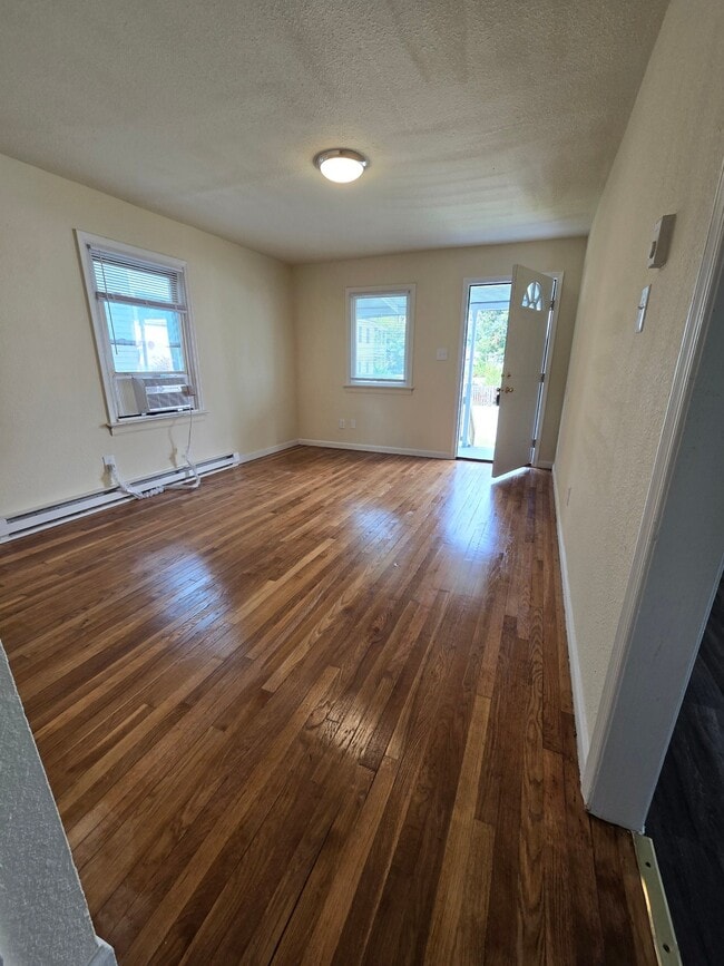Building Photo - 611 Hazelhurst Ave