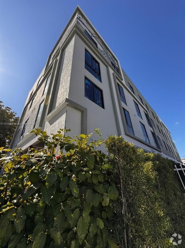 Building Photo - 3422 NW 5th Ave