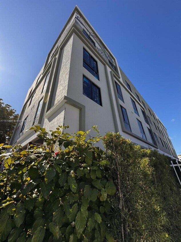 Foto principal - 3422 NW 5th Ave