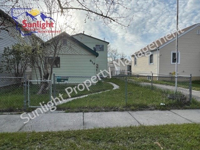 Primary Photo - Check out this single family home with 3 bedrooms and 2 baths.