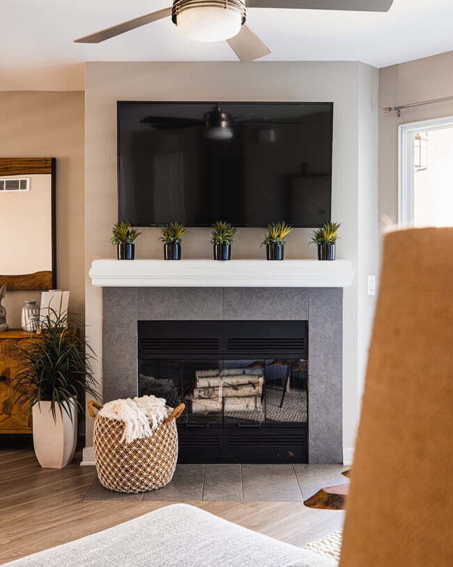 Building Photo - Axiom La Jolla