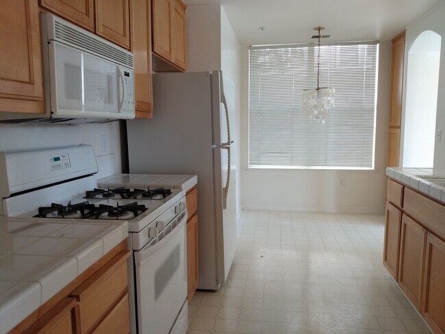 Building Photo - 600 Baltic Cir