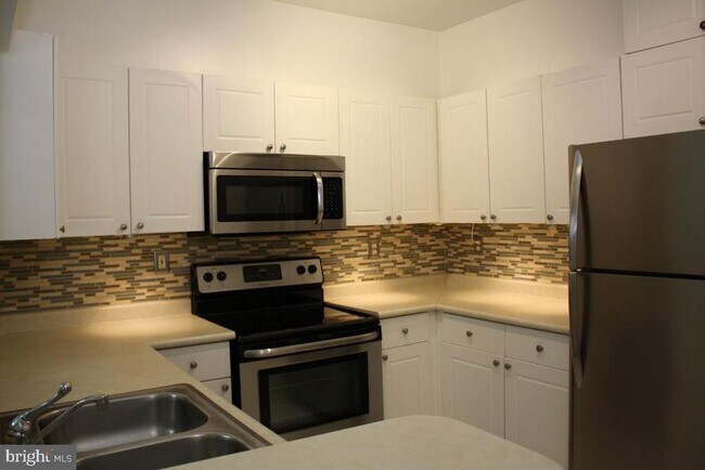 Building Photo - 4561 Strutfield Ln