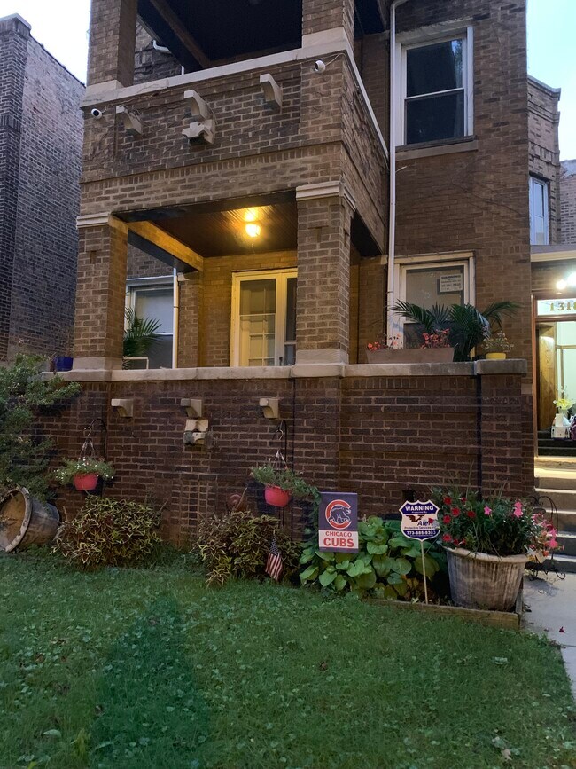 Building - 1318 W Arthur Ave