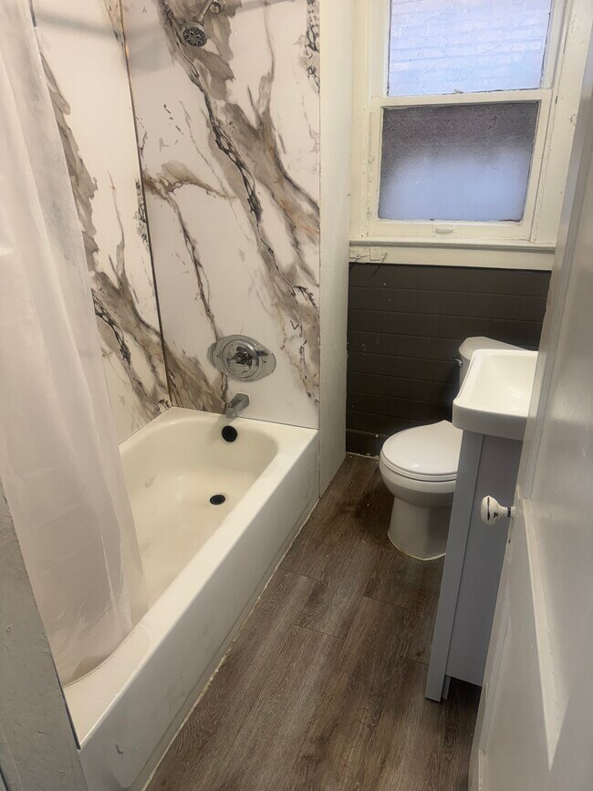 Foto del edificio - 11346 Belleterre St