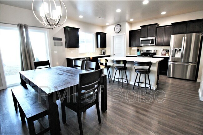 Building Photo - 133 S Baraya Way