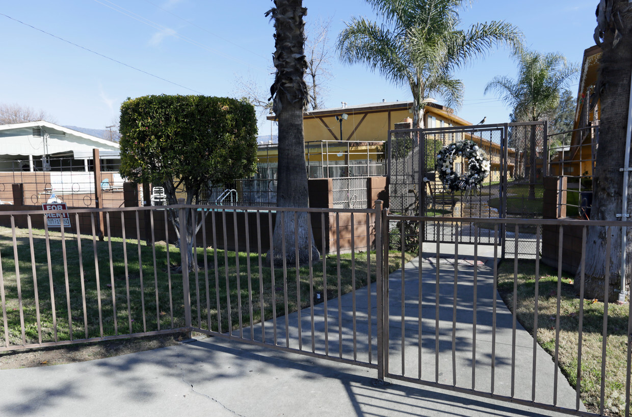 Building Photo - Lugo Courtyard