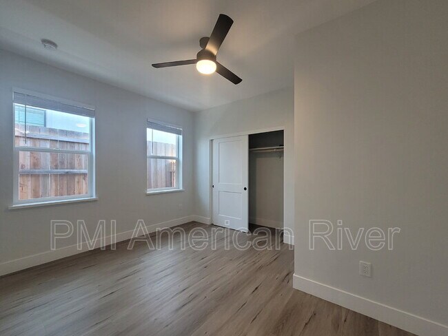 Building Photo - 1221 Uptown Alley