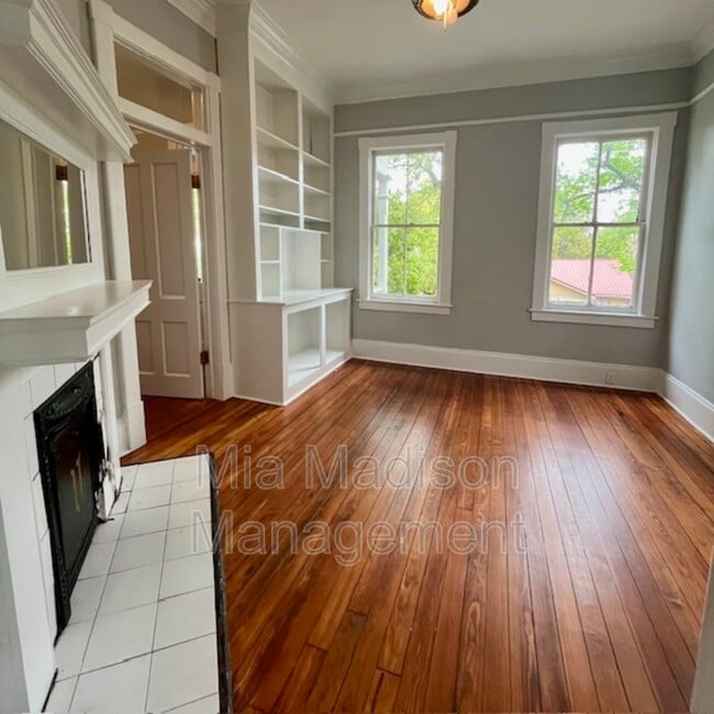 Building Photo - 123 E 40th St