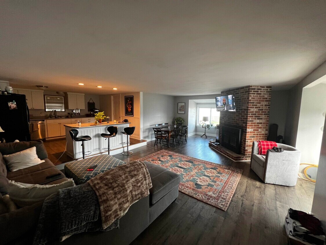 1215 Ocean Blvd, Rye, NH 03870 Room for Rent in Rye, NH