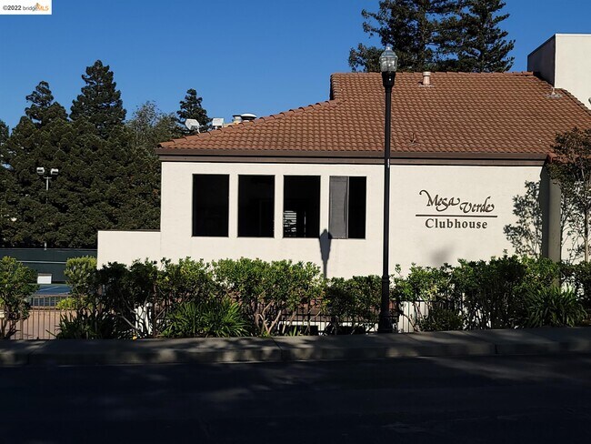 Foto del edificio - 21103 Gary Dr