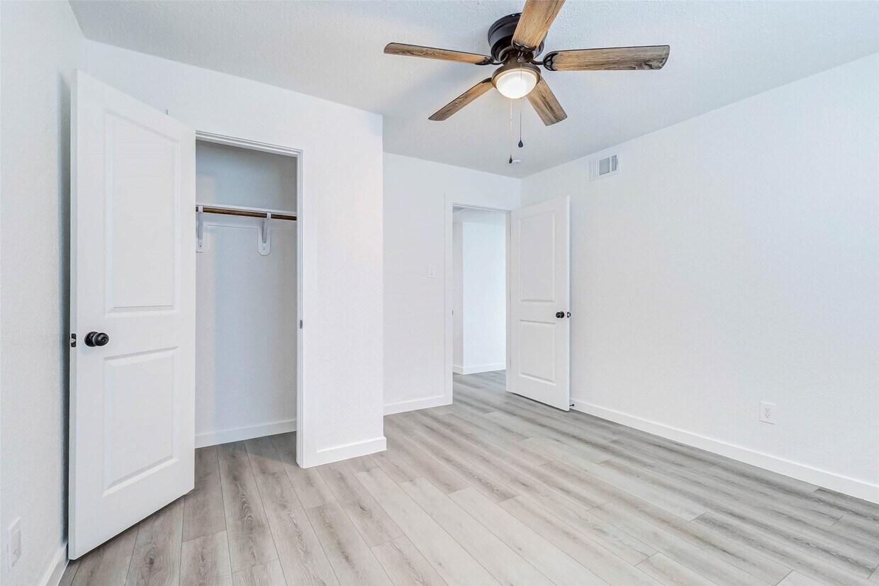 Foto del edificio - 1701 Johanna Dr