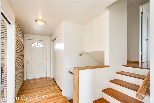 Building Photo - 3 br, 2 bath House - 6251 W. Daytona Dr.