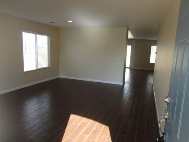 Building Photo - Beautiful 3 + 2 Single Story Home Palmdale