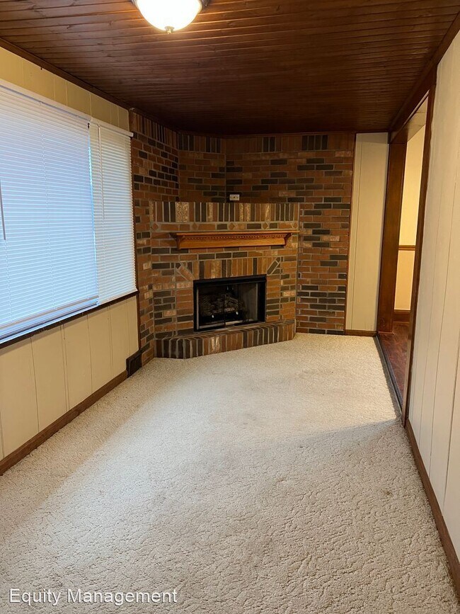 Building Photo - 4 br, 1 bath House - 833 Lawrence