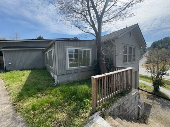 Foto del edificio - Ooltewah 3 Bedroom 2.5 Bath! Pet Friendly! Housing Vouchers Accpeted!