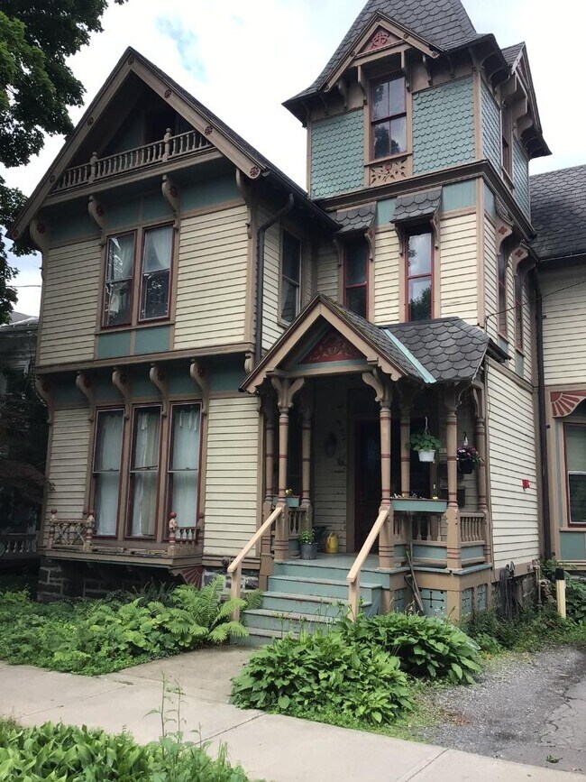 Foto del edificio - 212 S Albany St