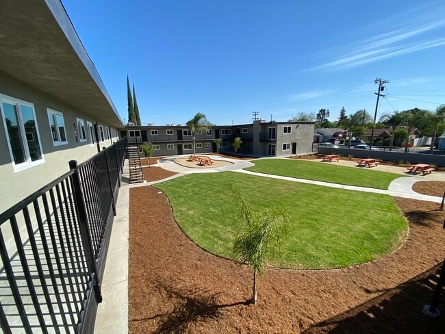 Building Photo - The Palms at Sheridan
