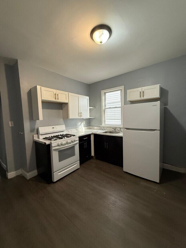 Building Photo - 101-103 S 7th St