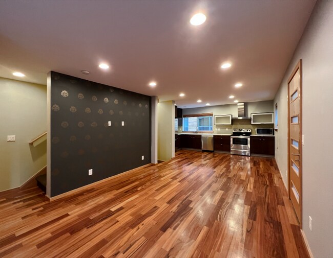 Building Photo - 564 Galer St