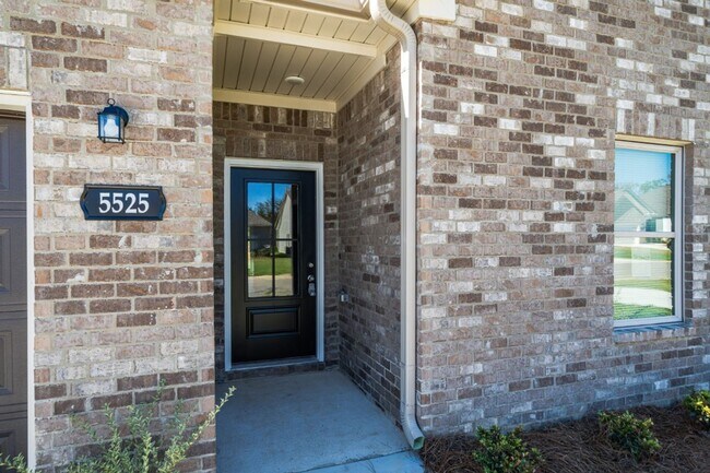 Foto del edificio - 5525 Blue Jay Cir