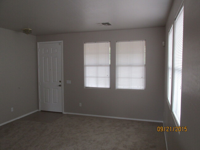 Building Photo - 3 Bedroom with Loft inside Southern Views ...