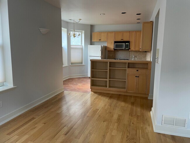 Building Photo - 5900 Nina Pl