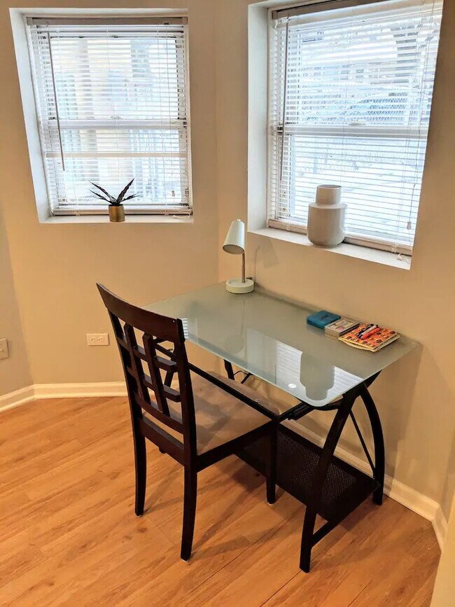 Building Photo - 3017 N Troy St